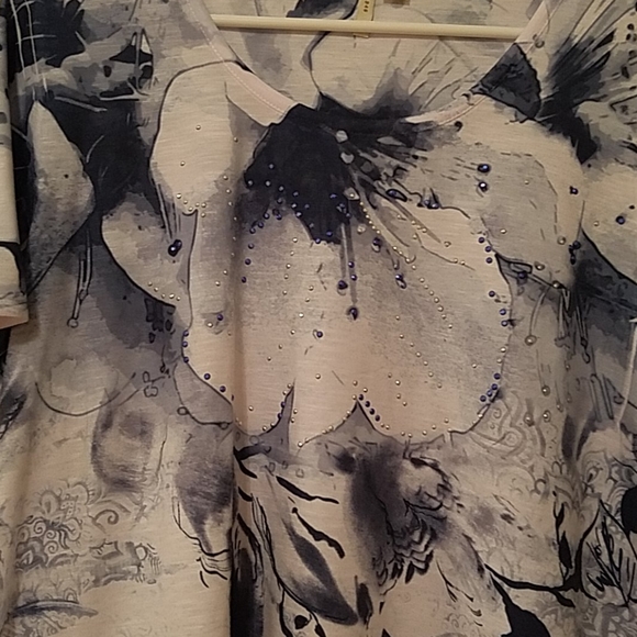 Tunic - Picture 2 of 5